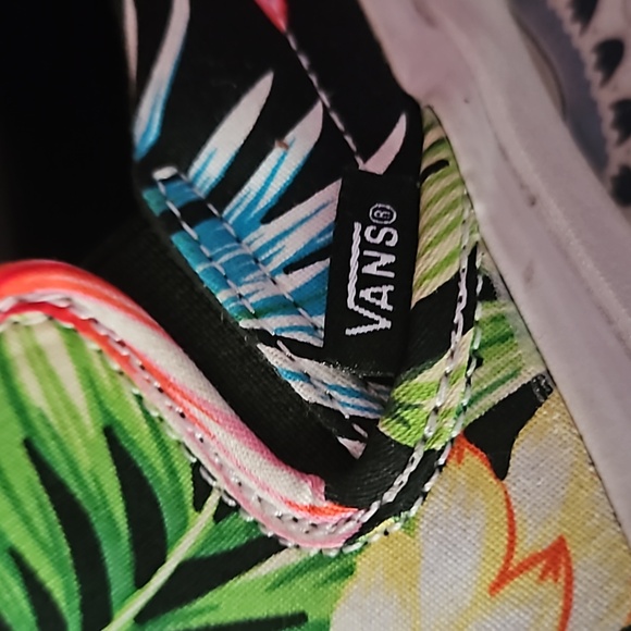 VANS - Picture 8 of 11